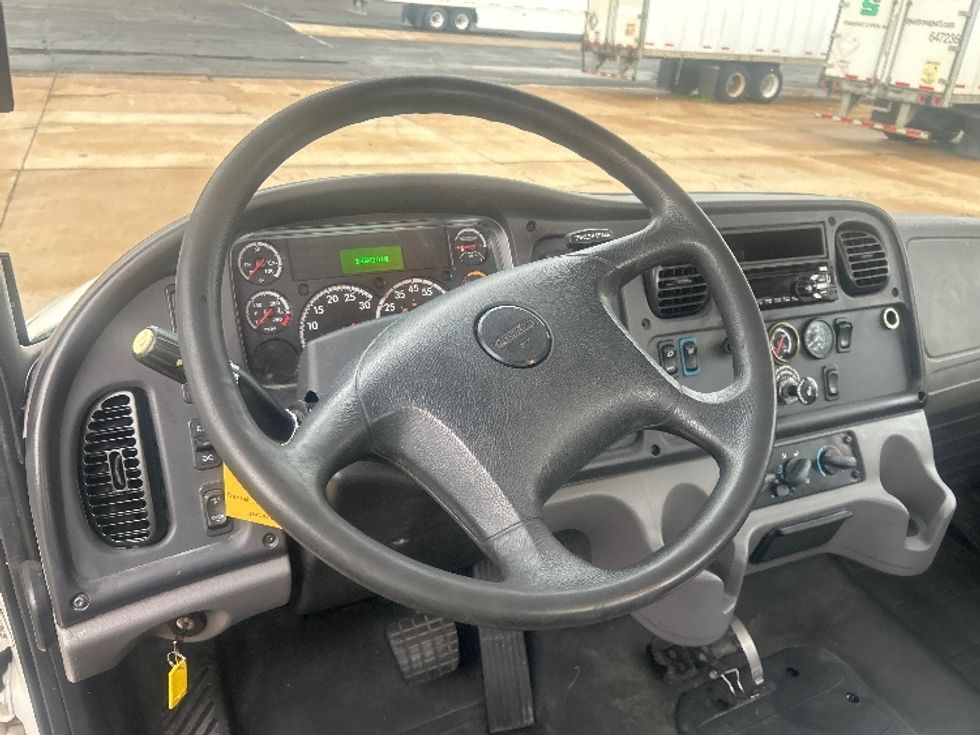 Day Cab Tractor-Heavy Duty Tractors-Freightliner-2019-M2-Memphis-TN-166,940\n\t\tmiles-$ 54,500 - Image 11