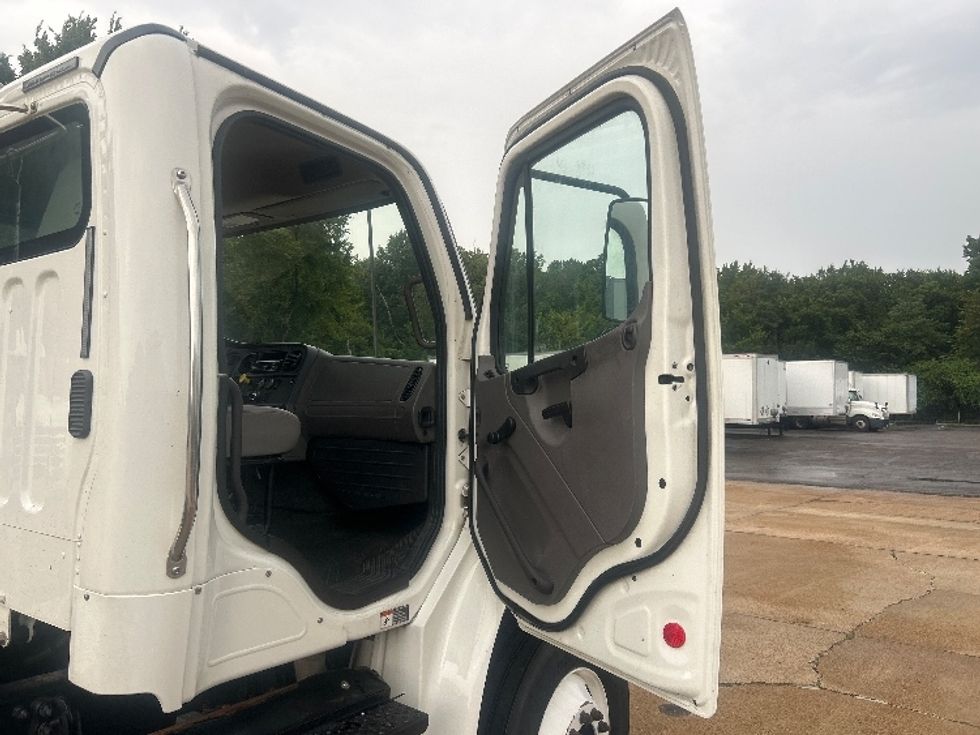 Day Cab Tractor-Heavy Duty Tractors-Freightliner-2019-M2-Memphis-TN-166,940\n\t\tmiles-$ 54,500 - Image 12