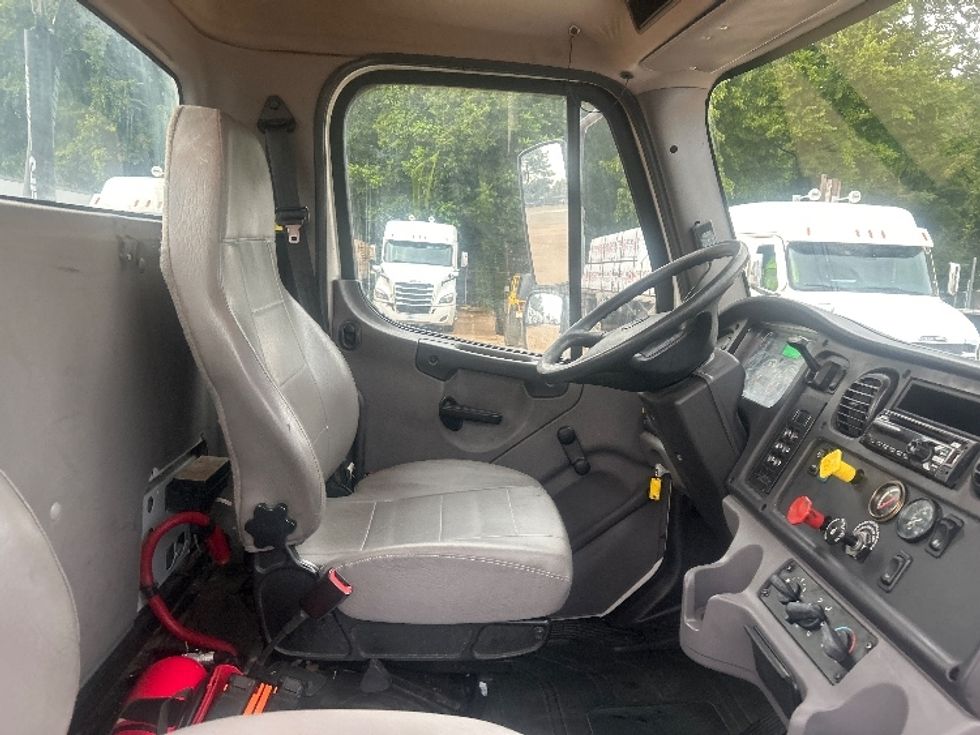 Day Cab Tractor-Heavy Duty Tractors-Freightliner-2019-M2-Memphis-TN-166,940\n\t\tmiles-$ 54,500 - Image 14