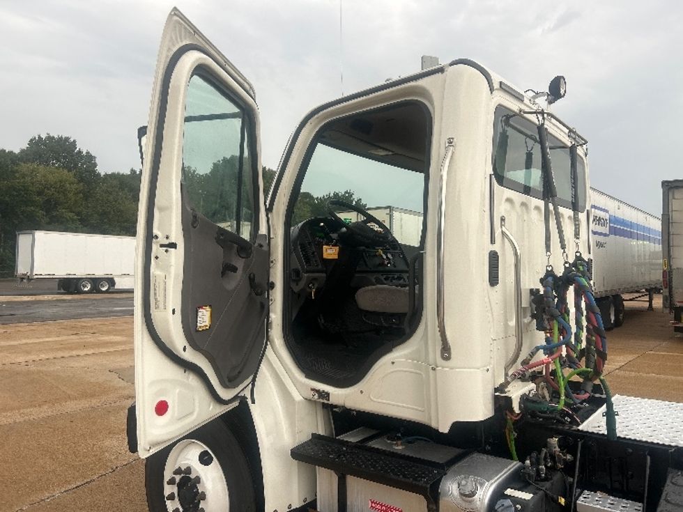 Day Cab Tractor-Heavy Duty Tractors-Freightliner-2019-M2-Memphis-TN-166,940\n\t\tmiles-$ 54,500 - Image 9