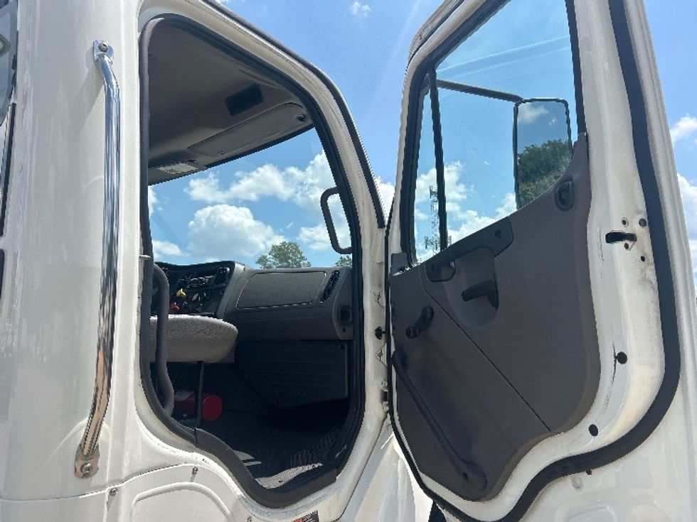 Day Cab Tractor-Heavy Duty Tractors-Freightliner-2019-M2-Memphis-TN-176,857\n\t\tmiles-$ 53,750 - Image 12