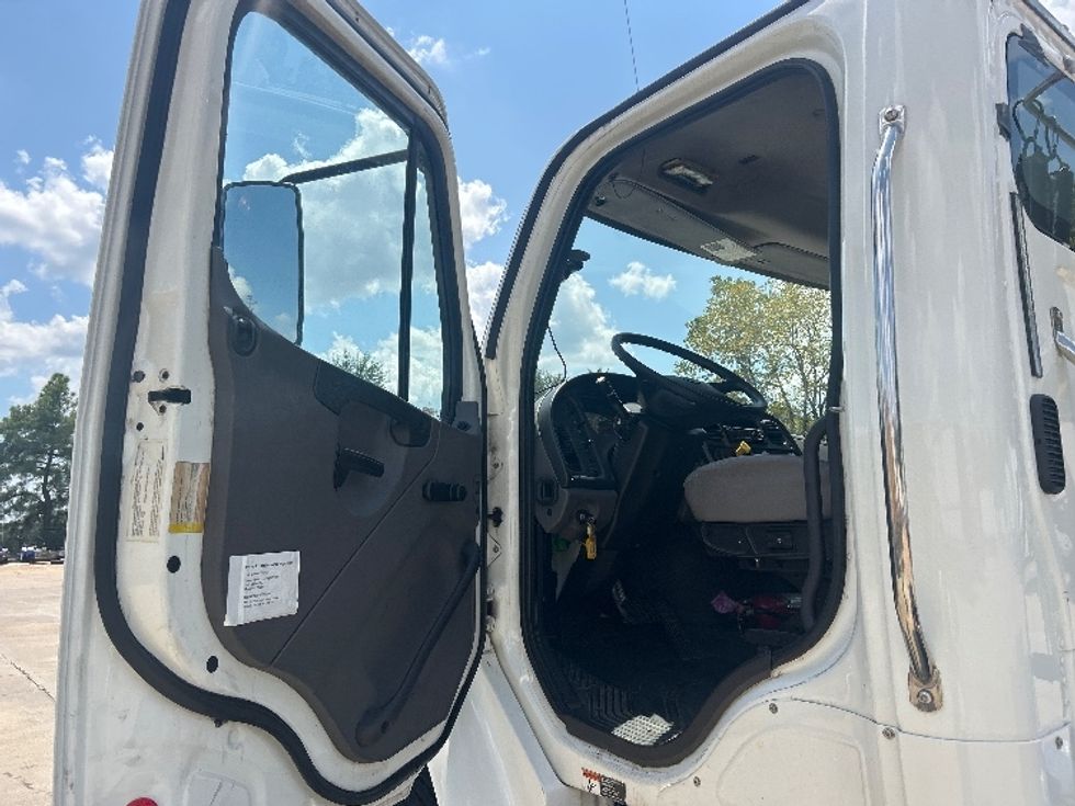Day Cab Tractor-Heavy Duty Tractors-Freightliner-2019-M2-Memphis-TN-176,857\n\t\tmiles-$ 53,750 - Image 9