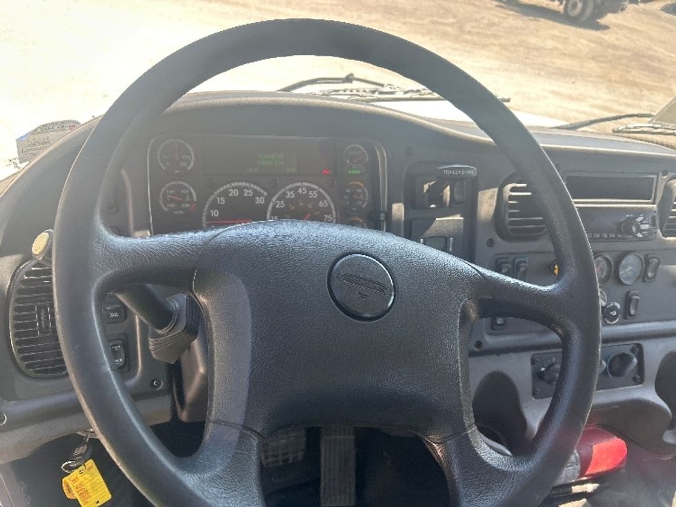 Day Cab Tractor-Heavy Duty Tractors-Freightliner-2019-M2-Moberly-MO-198,820\n\t\tmiles-$ 52,250 - Image 11