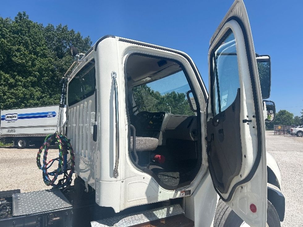 Day Cab Tractor-Heavy Duty Tractors-Freightliner-2019-M2-Moberly-MO-198,820\n\t\tmiles-$ 52,250 - Image 12