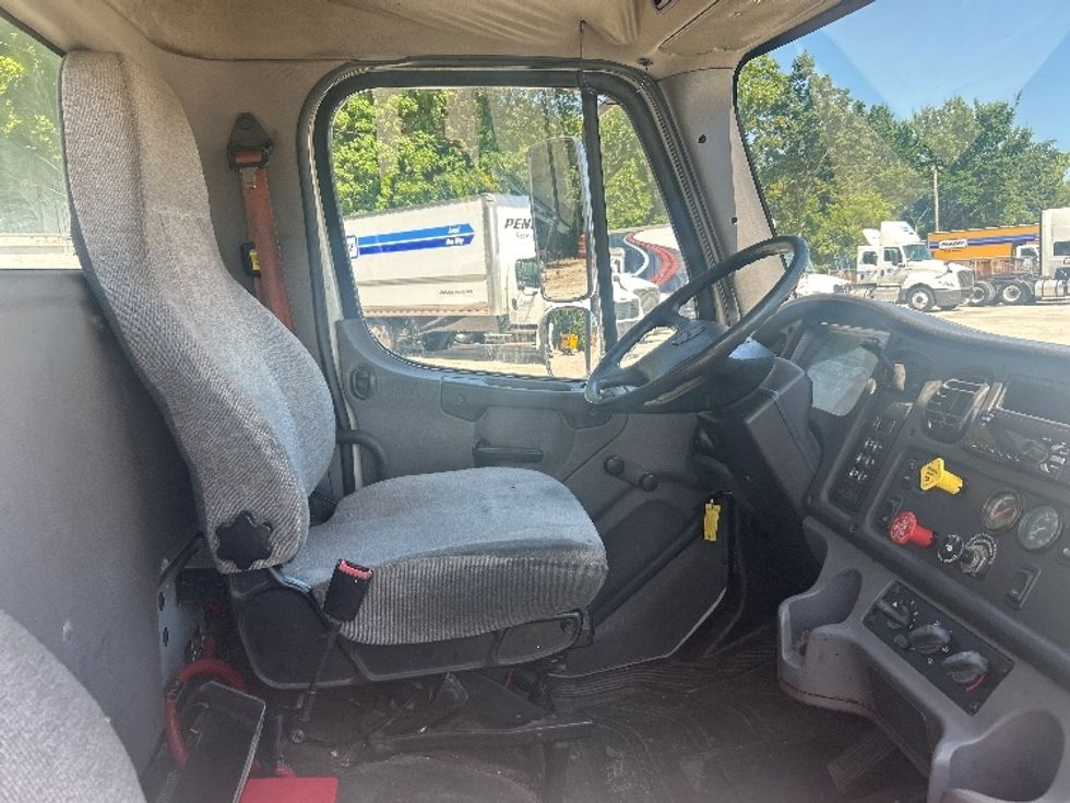 Day Cab Tractor-Heavy Duty Tractors-Freightliner-2019-M2-Moberly-MO-198,820\n\t\tmiles-$ 52,250 - Image 14