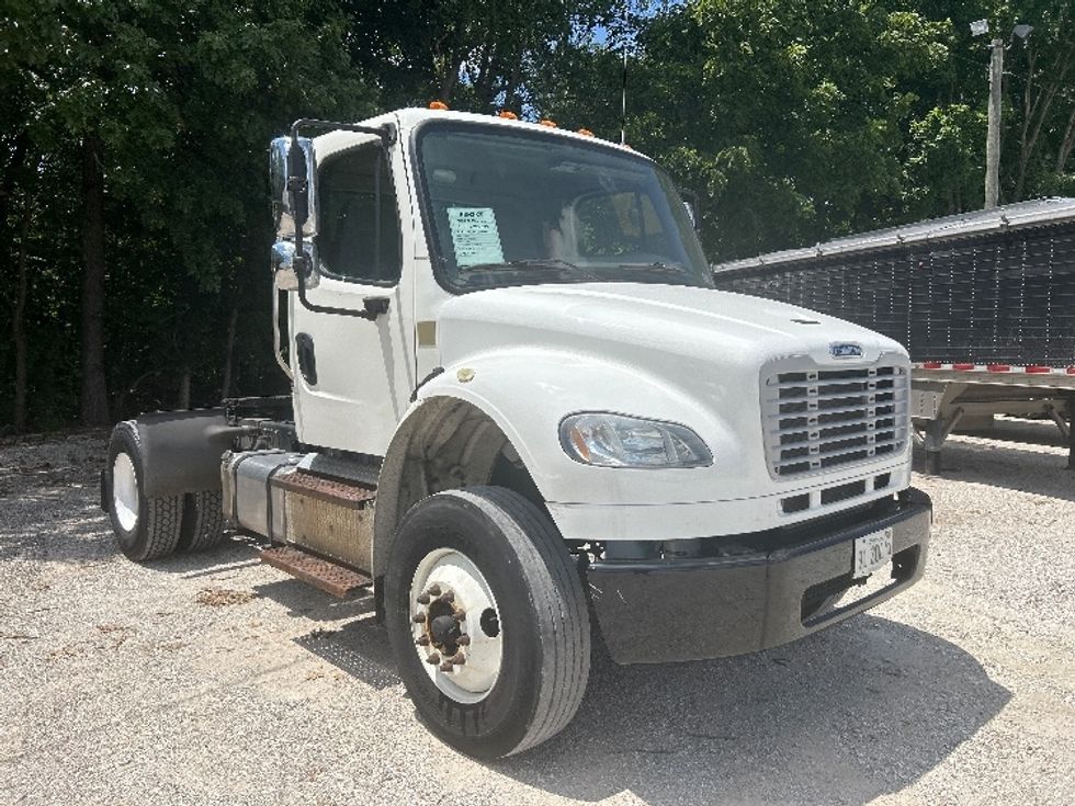 Day Cab Tractor-Heavy Duty Tractors-Freightliner-2019-M2-Moberly-MO-201,850\n\t\tmiles-$ 52,000 - Image 1