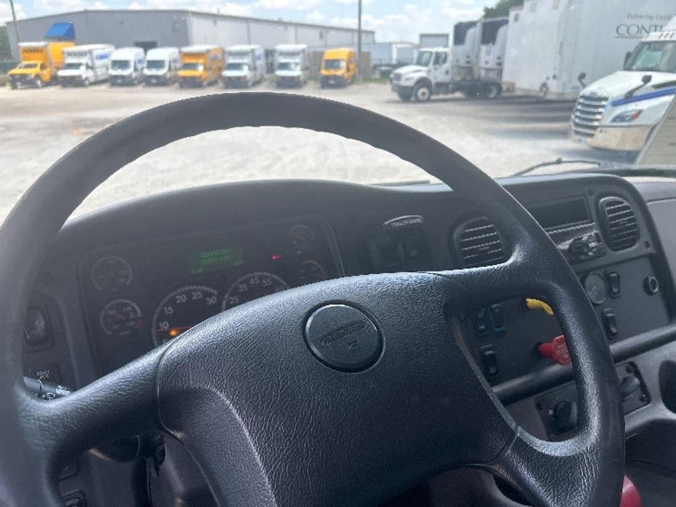 Day Cab Tractor-Heavy Duty Tractors-Freightliner-2019-M2-Moberly-MO-201,850\n\t\tmiles-$ 52,000 - Image 11