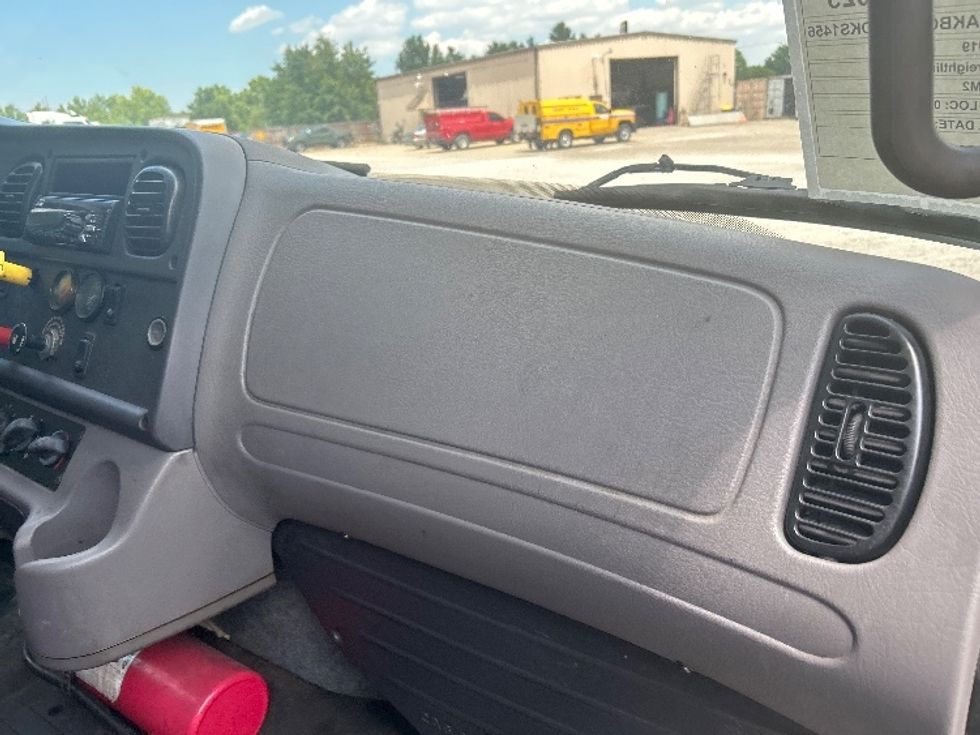 Day Cab Tractor-Heavy Duty Tractors-Freightliner-2019-M2-Moberly-MO-201,850\n\t\tmiles-$ 52,000 - Image 13