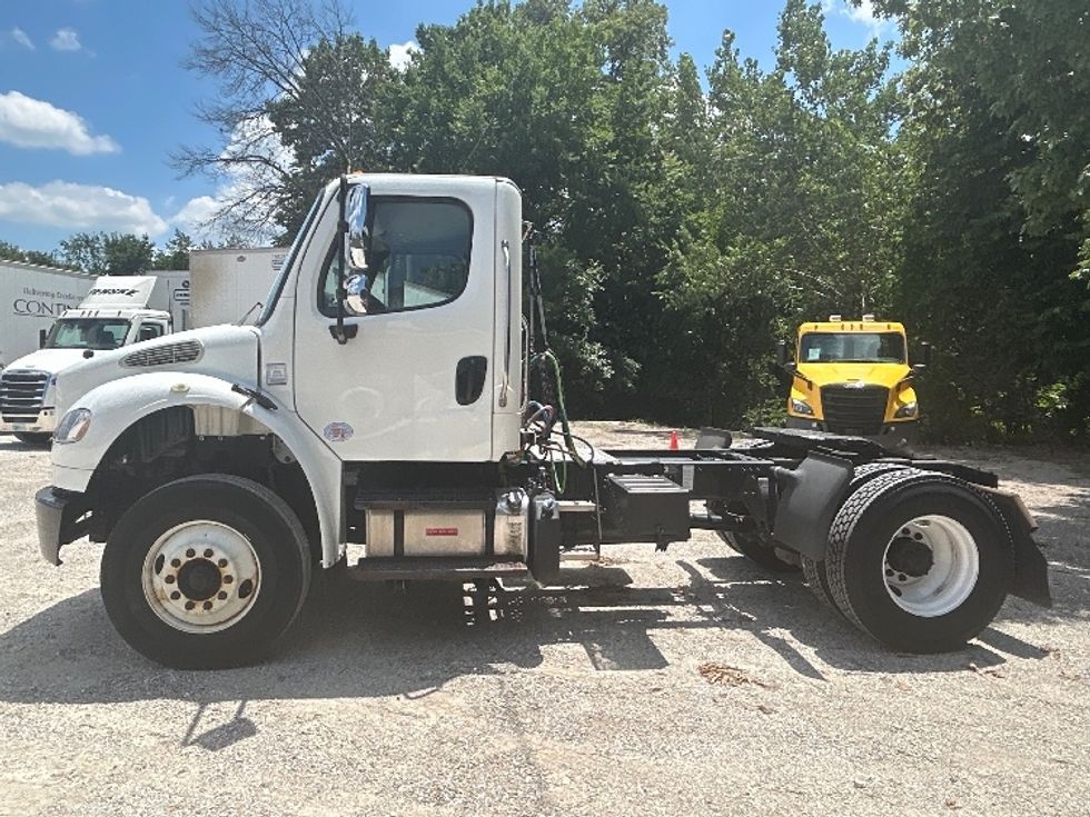 Day Cab Tractor-Heavy Duty Tractors-Freightliner-2019-M2-Moberly-MO-201,850\n\t\tmiles-$ 52,000 - Image 4