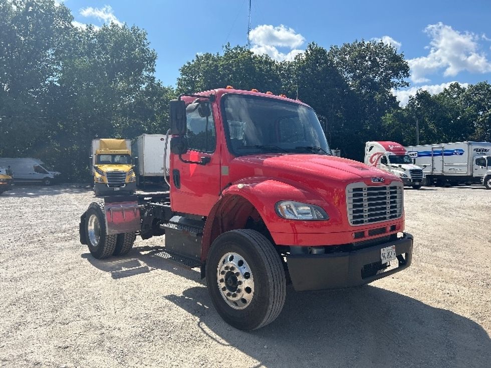 Day Cab Tractor-Heavy Duty Tractors-Freightliner-2019-M2-Moberly-MO-213,682\n\t\tmiles-$ 52,250 - Image 1