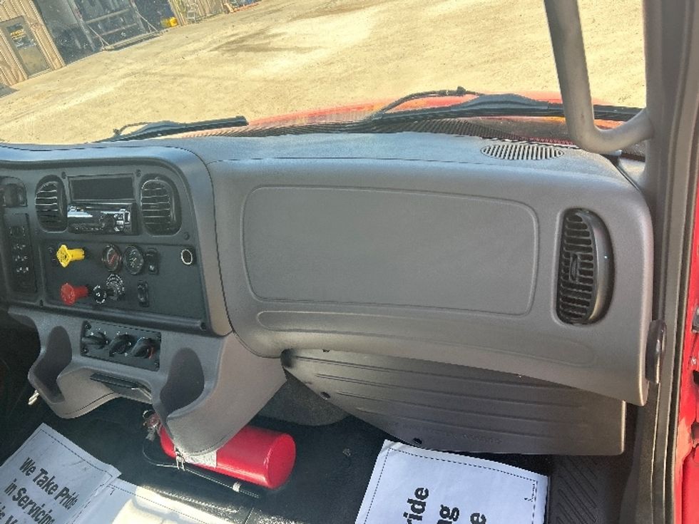Day Cab Tractor-Heavy Duty Tractors-Freightliner-2019-M2-Moberly-MO-213,682\n\t\tmiles-$ 52,250 - Image 13