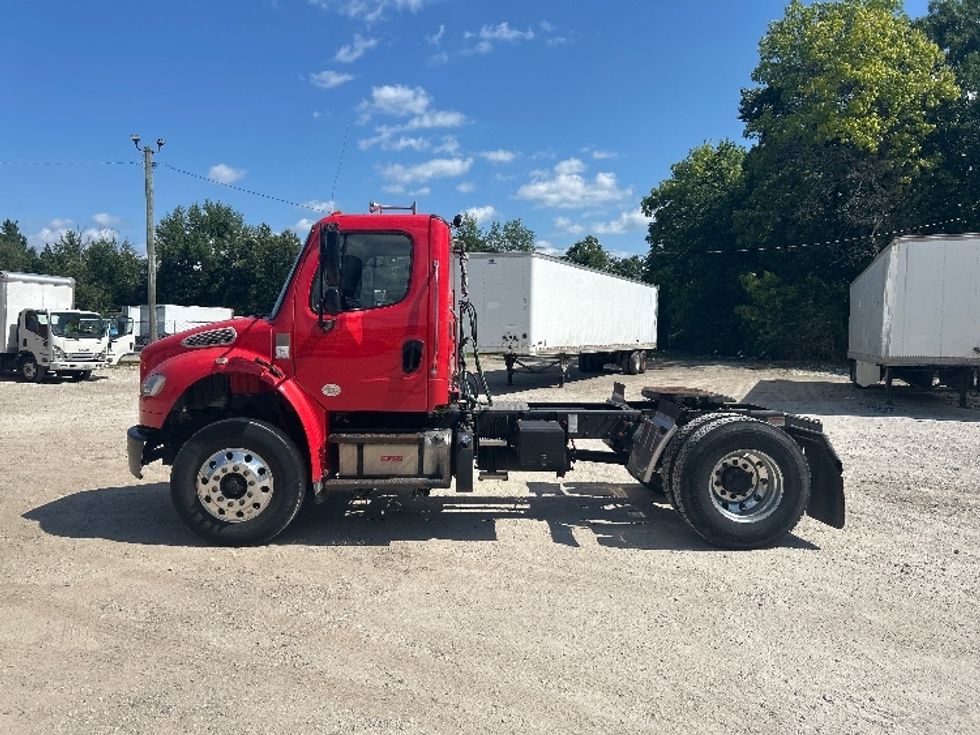 Day Cab Tractor-Heavy Duty Tractors-Freightliner-2019-M2-Moberly-MO-213,682\n\t\tmiles-$ 52,250 - Image 4