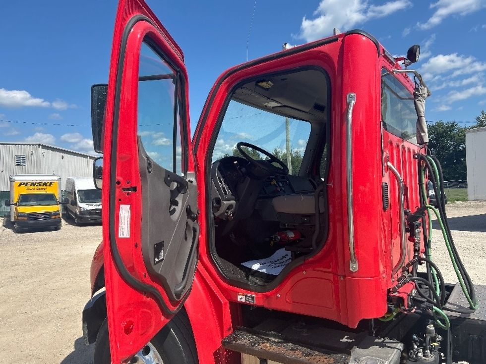 Day Cab Tractor-Heavy Duty Tractors-Freightliner-2019-M2-Moberly-MO-213,682\n\t\tmiles-$ 52,250 - Image 9
