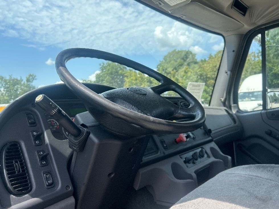 Day Cab Tractor-Heavy Duty Tractors-Freightliner-2019-M2-Poplar Bluff-MO-178,743\n\t\tmiles-$ 55,750 - Image 10