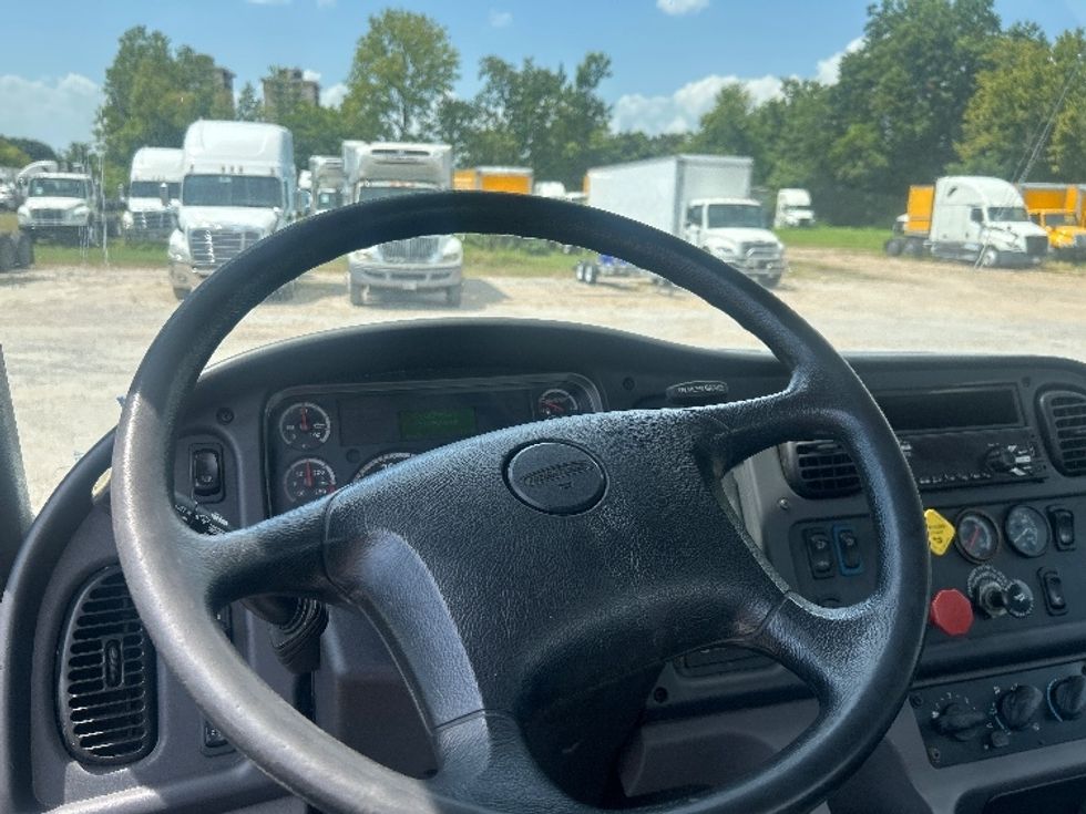 Day Cab Tractor-Heavy Duty Tractors-Freightliner-2019-M2-Poplar Bluff-MO-178,743\n\t\tmiles-$ 55,750 - Image 11