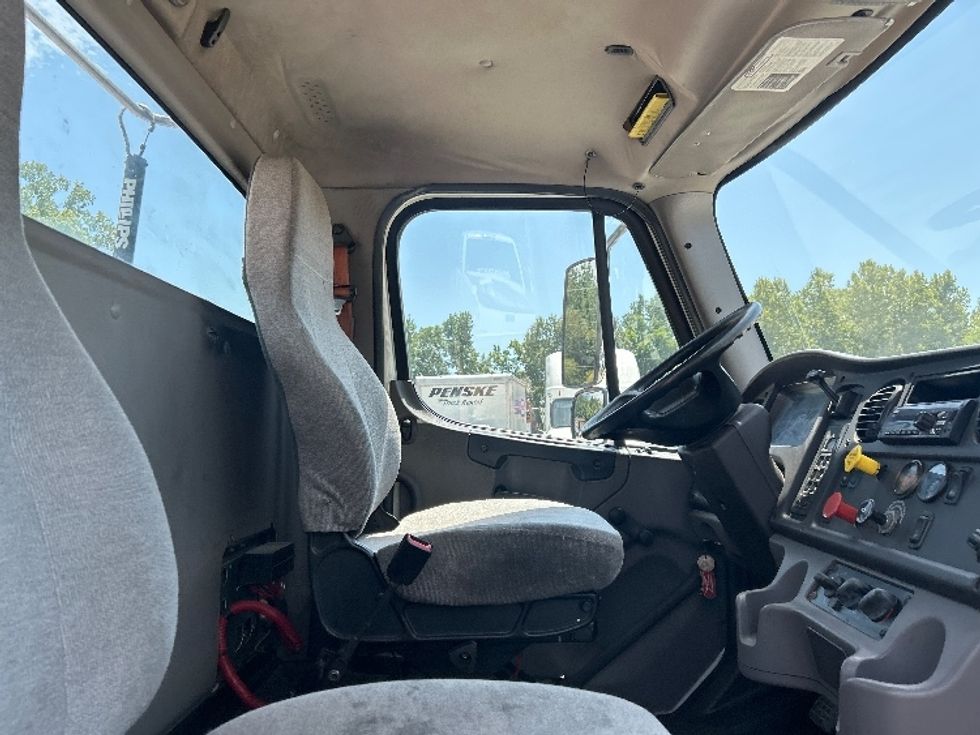 Day Cab Tractor-Heavy Duty Tractors-Freightliner-2019-M2-Poplar Bluff-MO-178,743\n\t\tmiles-$ 55,750 - Image 14