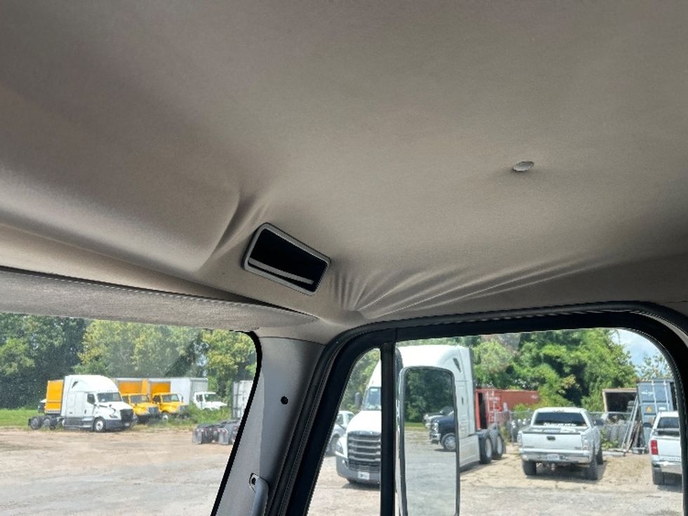 Day Cab Tractor-Heavy Duty Tractors-Freightliner-2019-M2-Poplar Bluff-MO-178,743\n\t\tmiles-$ 55,750 - Image 17