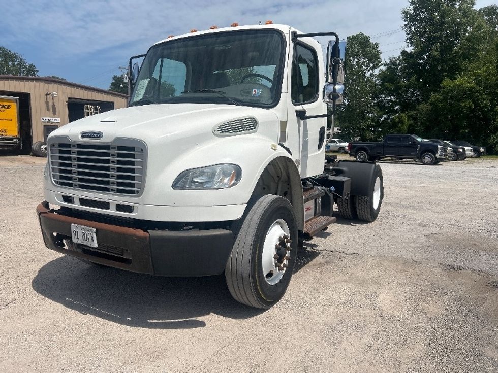 Day Cab Tractor-Heavy Duty Tractors-Freightliner-2019-M2-Poplar Bluff-MO-178,743\n\t\tmiles-$ 55,750 - Image 3