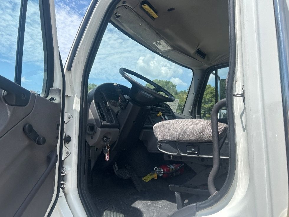Day Cab Tractor-Heavy Duty Tractors-Freightliner-2019-M2-Poplar Bluff-MO-178,743\n\t\tmiles-$ 55,750 - Image 9