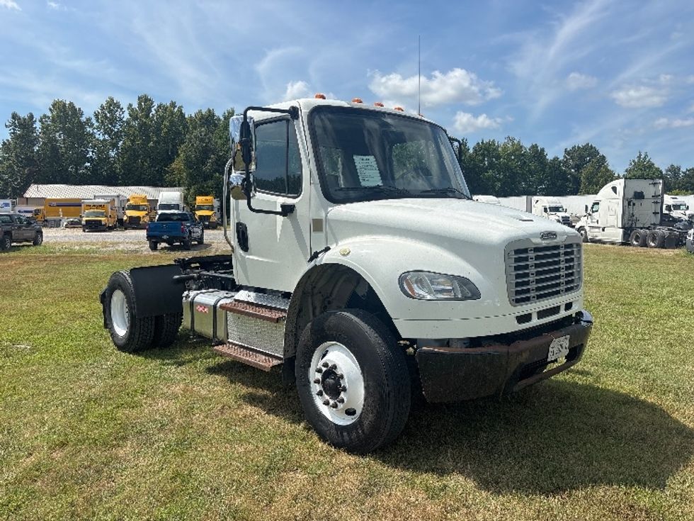 Day Cab Tractor-Heavy Duty Tractors-Freightliner-2019-M2-Poplar Bluff-MO-198,291\n\t\tmiles-$ 55,000 - Image 1