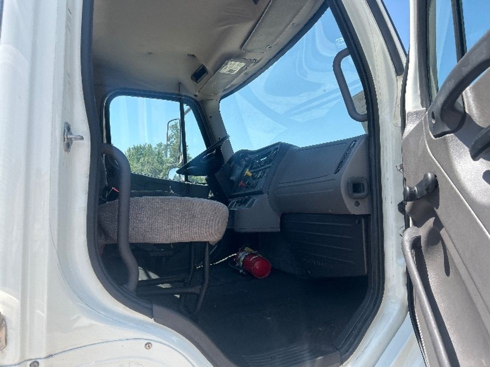 Day Cab Tractor-Heavy Duty Tractors-Freightliner-2019-M2-Poplar Bluff-MO-198,291\n\t\tmiles-$ 55,000 - Image 11