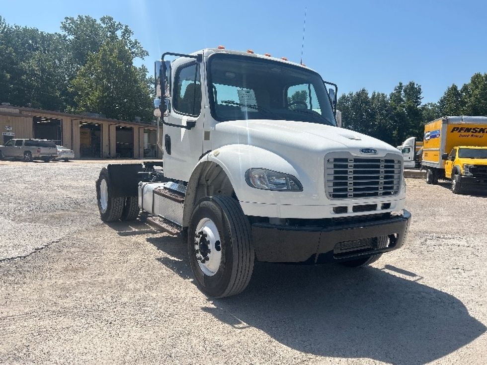 Day Cab Tractor-Heavy Duty Tractors-Freightliner-2019-M2-Poplar Bluff-MO-206,604\n\t\tmiles-$ 54,000 - Image 1