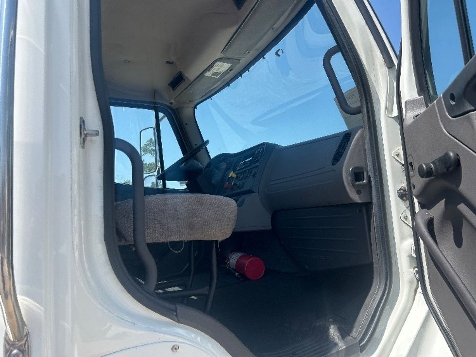 Day Cab Tractor-Heavy Duty Tractors-Freightliner-2019-M2-Poplar Bluff-MO-206,604\n\t\tmiles-$ 54,000 - Image 12