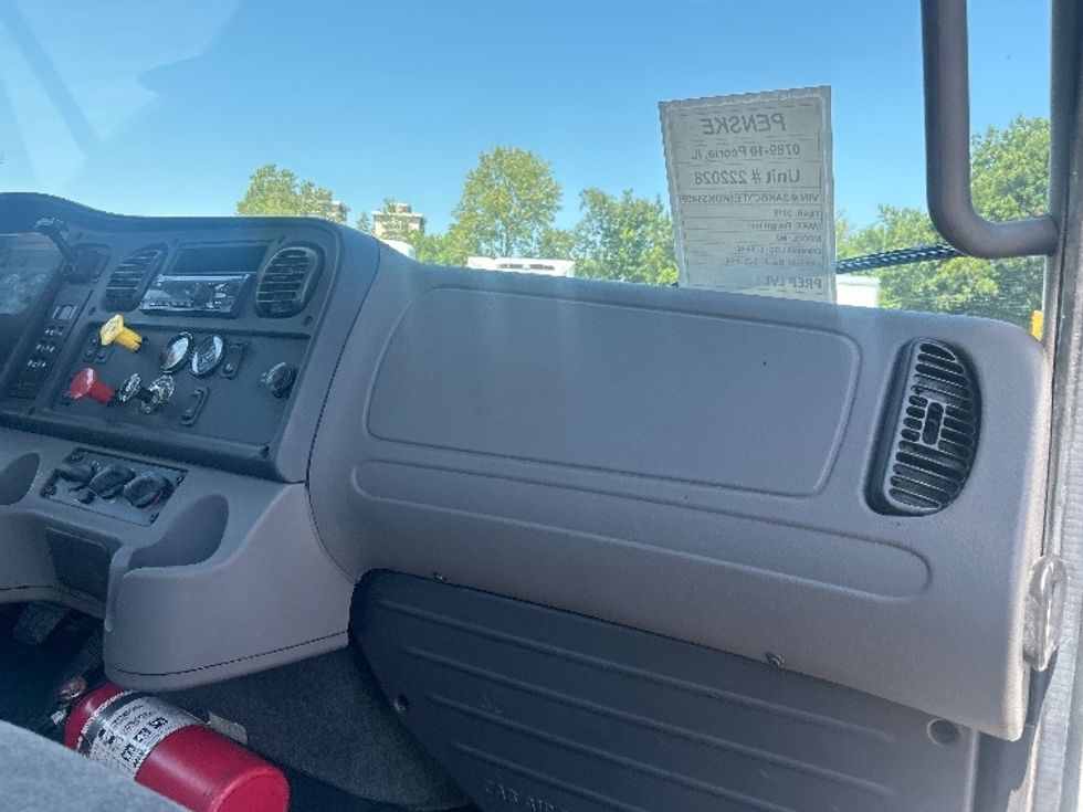 Day Cab Tractor-Heavy Duty Tractors-Freightliner-2019-M2-Poplar Bluff-MO-206,604\n\t\tmiles-$ 54,000 - Image 13