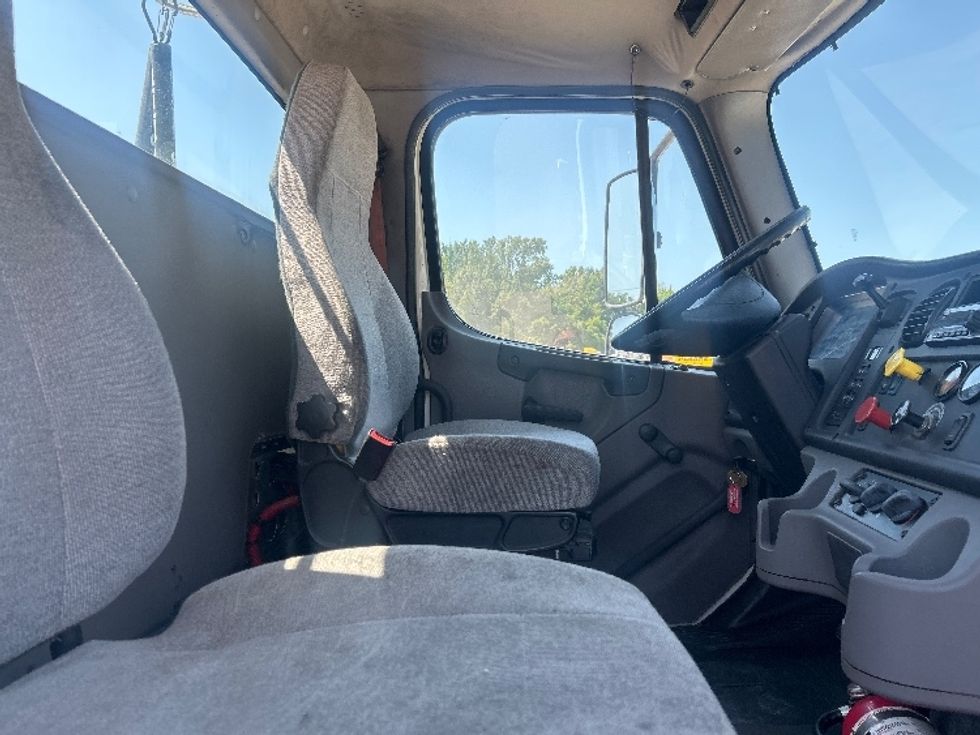 Day Cab Tractor-Heavy Duty Tractors-Freightliner-2019-M2-Poplar Bluff-MO-206,604\n\t\tmiles-$ 54,000 - Image 14