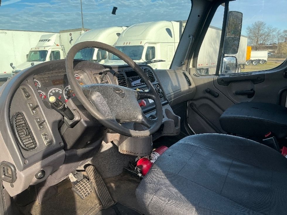 Day Cab Tractor-Heavy Duty Tractors-Freightliner-2019-M2-Richland-MS-217,282\n\t\tmiles-$ 52,000 - Image 11