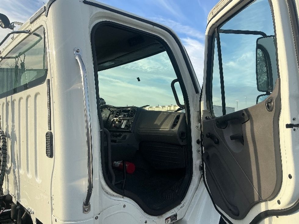 Day Cab Tractor-Heavy Duty Tractors-Freightliner-2019-M2-Richland-MS-217,282\n\t\tmiles-$ 52,000 - Image 12