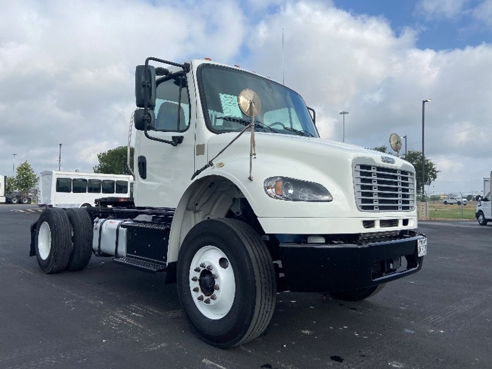 Day Cab Tractor-Heavy Duty Tractors-Freightliner-2019-M2-San Antonio-TX-101,239\n\t\tmiles-$ 59,250 - Image 1
