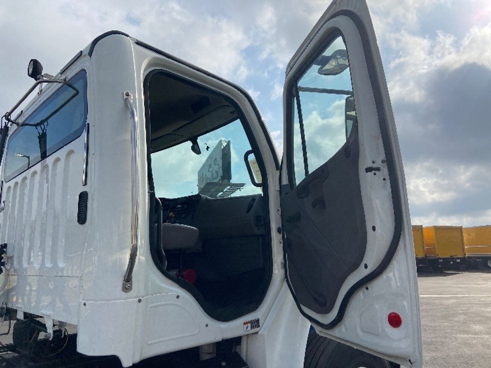 Day Cab Tractor-Heavy Duty Tractors-Freightliner-2019-M2-San Antonio-TX-101,239\n\t\tmiles-$ 59,250 - Image 12