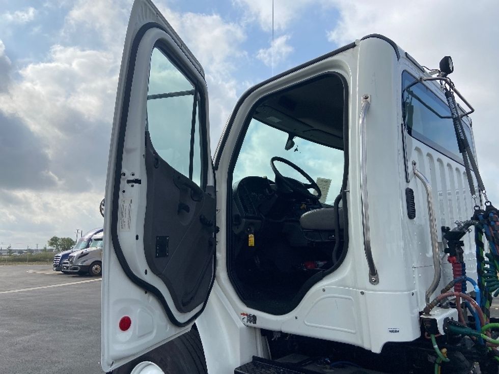 Day Cab Tractor-Heavy Duty Tractors-Freightliner-2019-M2-San Antonio-TX-101,239\n\t\tmiles-$ 59,250 - Image 9