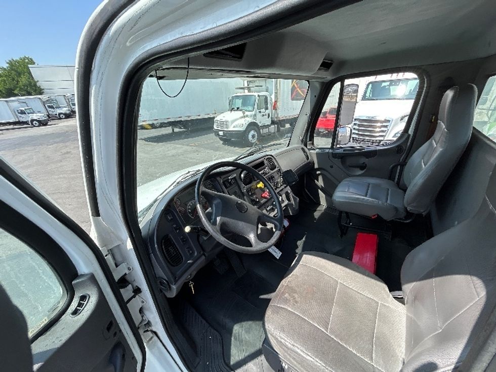 Day Cab Tractor-Heavy Duty Tractors-Freightliner-2019-M2-Torrance-CA-148,640\n\t\tmiles-$ 55,750 - Image 10