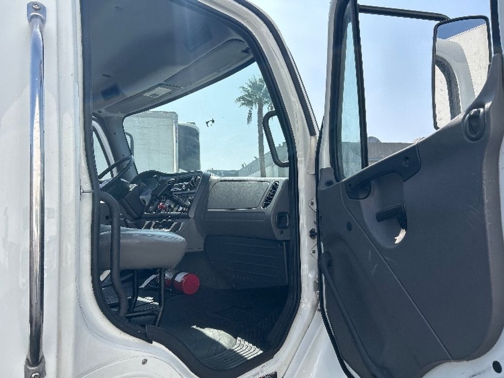 Day Cab Tractor-Heavy Duty Tractors-Freightliner-2019-M2-Torrance-CA-148,640\n\t\tmiles-$ 55,750 - Image 12