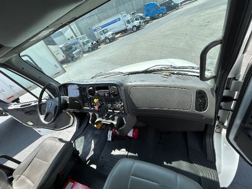 Day Cab Tractor-Heavy Duty Tractors-Freightliner-2019-M2-Torrance-CA-148,640\n\t\tmiles-$ 55,750 - Image 13