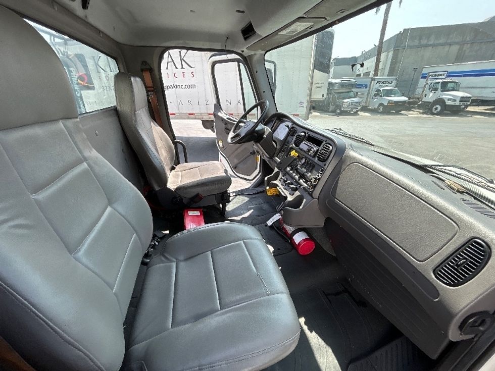 Day Cab Tractor-Heavy Duty Tractors-Freightliner-2019-M2-Torrance-CA-148,640\n\t\tmiles-$ 55,750 - Image 14