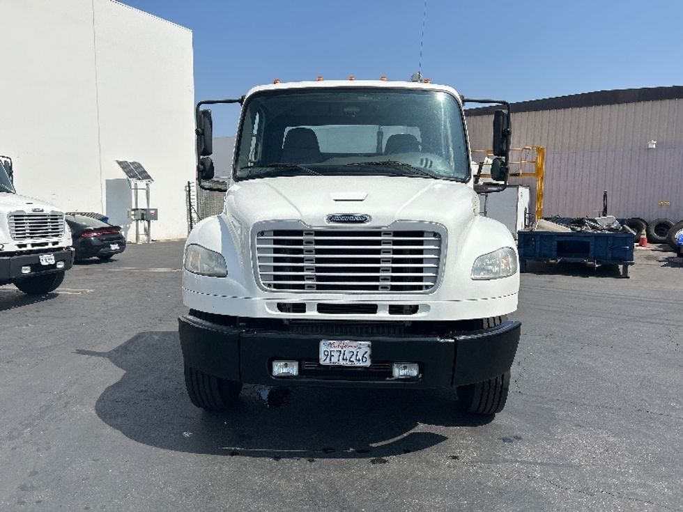 Day Cab Tractor-Heavy Duty Tractors-Freightliner-2019-M2-Torrance-CA-148,640\n\t\tmiles-$ 55,750 - Image 2