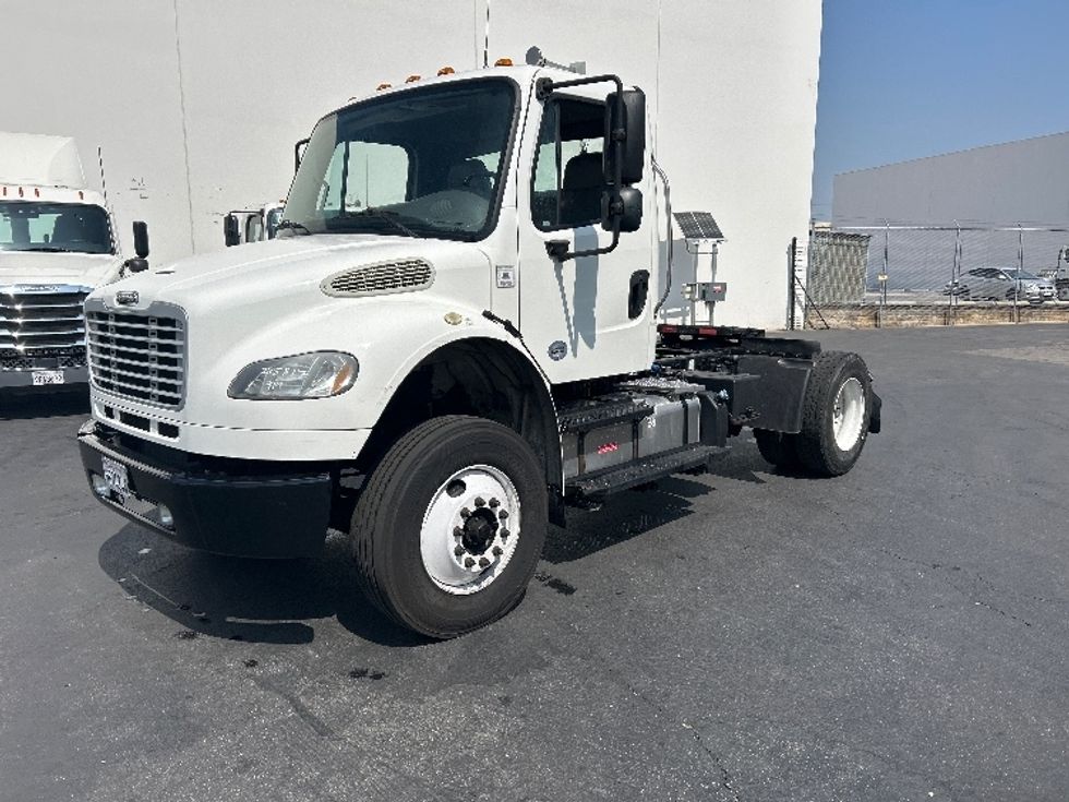 Day Cab Tractor-Heavy Duty Tractors-Freightliner-2019-M2-Torrance-CA-148,640\n\t\tmiles-$ 55,750 - Image 3