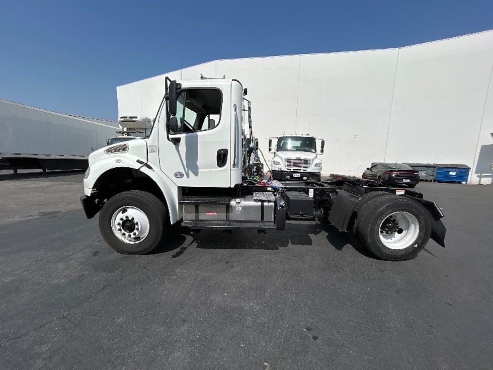 Day Cab Tractor-Heavy Duty Tractors-Freightliner-2019-M2-Torrance-CA-148,640\n\t\tmiles-$ 55,750 - Image 4
