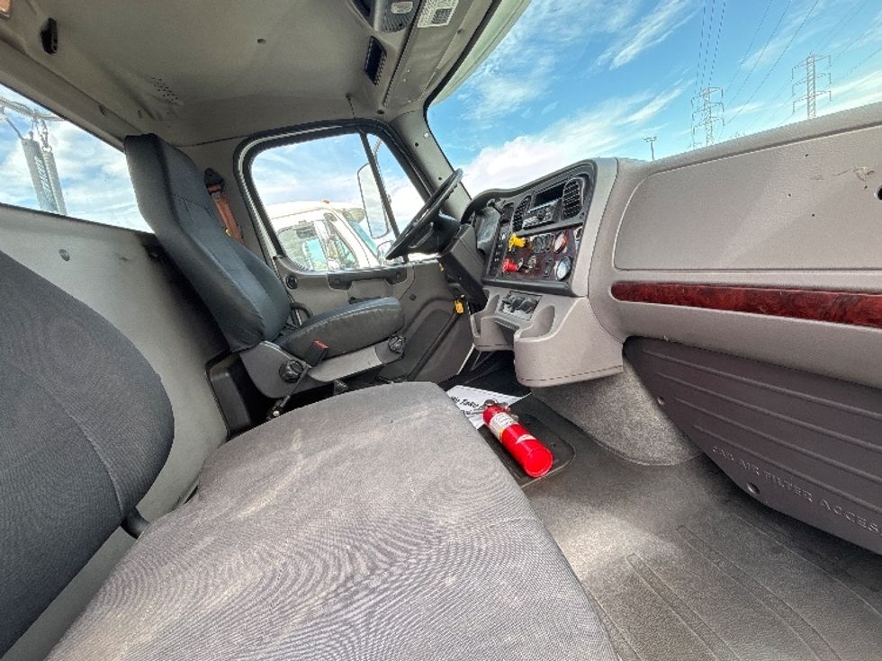 Day Cab Tractor-Heavy Duty Tractors-Freightliner-2019-M2-West Sacramento-CA-140,787\n\t\tmiles-$ 58,000 - Image 13