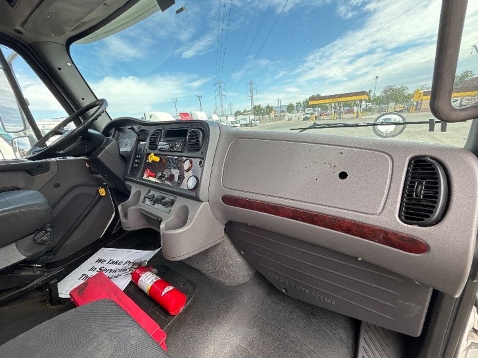 Day Cab Tractor-Heavy Duty Tractors-Freightliner-2019-M2-West Sacramento-CA-140,787\n\t\tmiles-$ 58,000 - Image 14