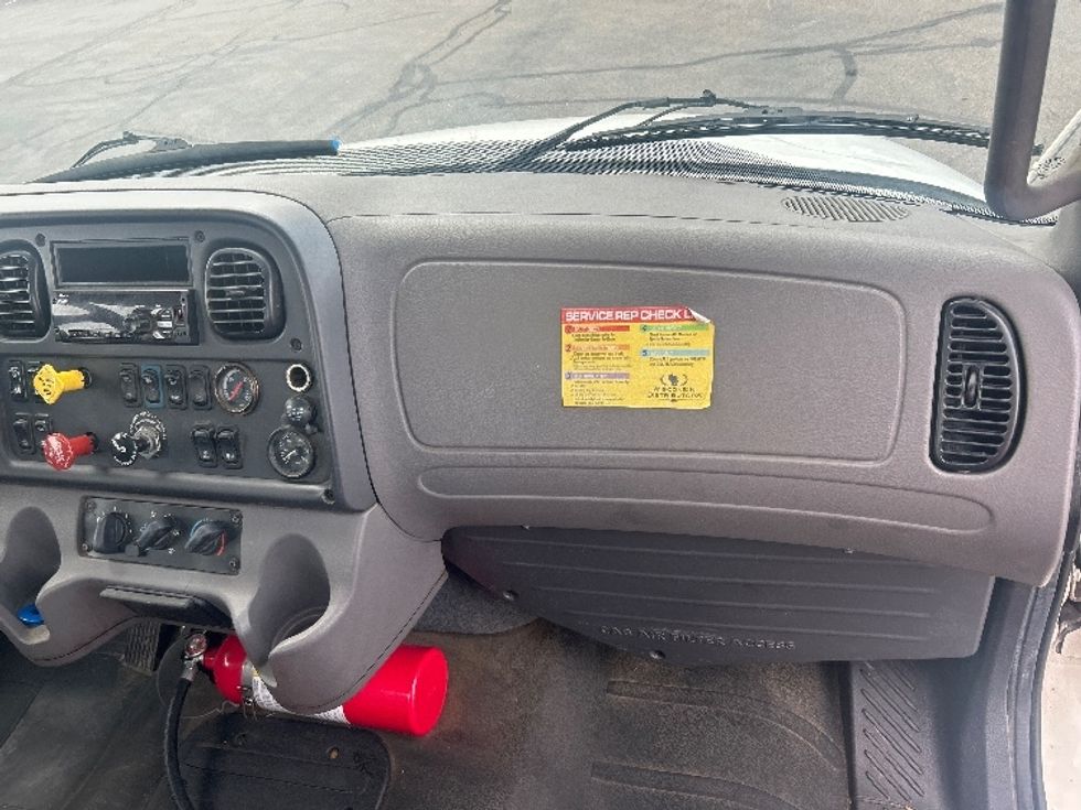 Day Cab Tractor-Heavy Duty Tractors-Freightliner-2019-M2-Windsor-WI-193,025\n\t\tmiles-$ 51,000 - Image 13