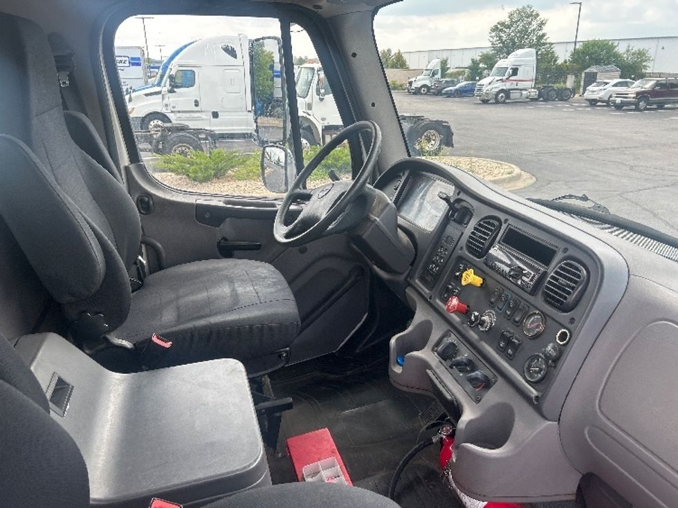 Day Cab Tractor-Heavy Duty Tractors-Freightliner-2019-M2-Windsor-WI-193,025\n\t\tmiles-$ 51,000 - Image 14