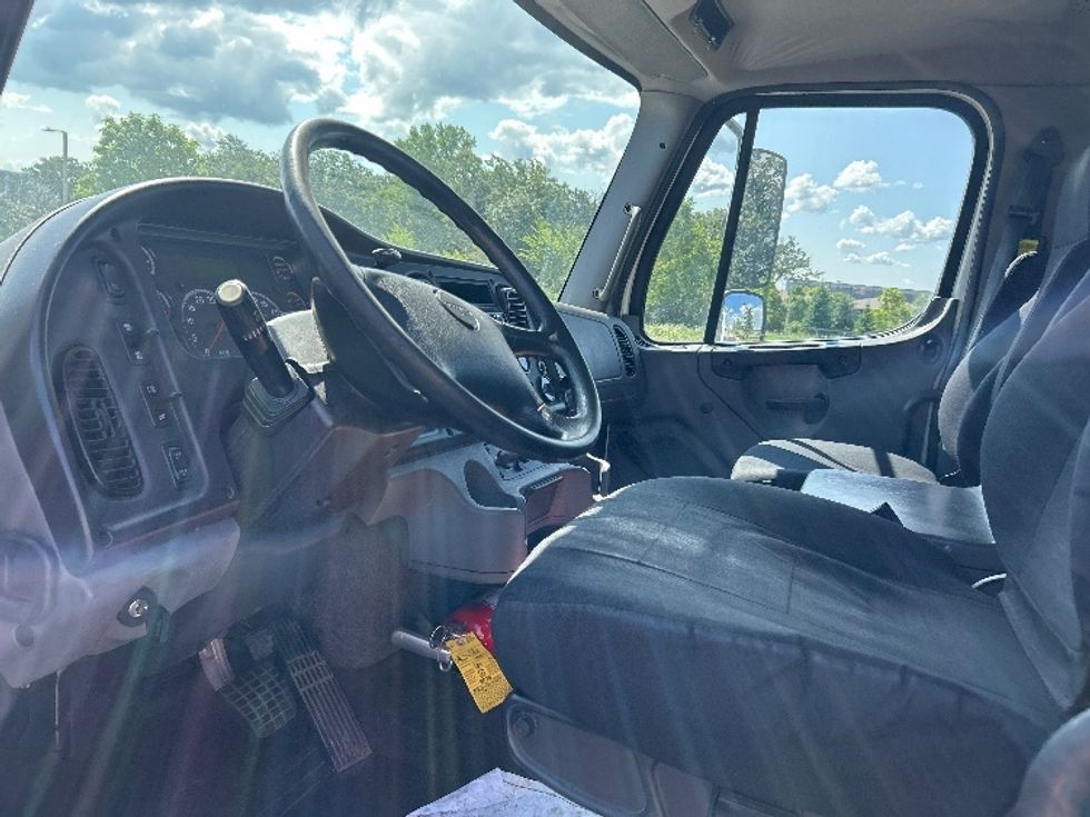 Day Cab Tractor-Heavy Duty Tractors-Freightliner-2019-M2-Windsor-WI-214,920\n\t\tmiles-$ 49,750 - Image 10