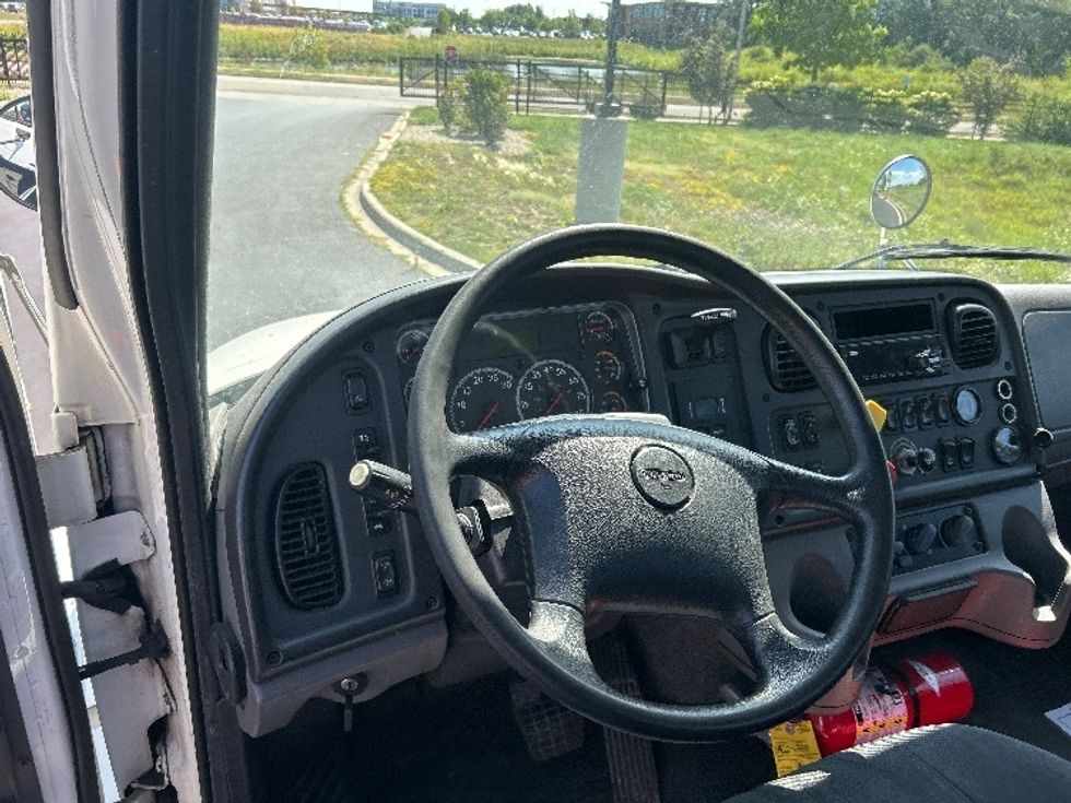 Day Cab Tractor-Heavy Duty Tractors-Freightliner-2019-M2-Windsor-WI-214,920\n\t\tmiles-$ 49,750 - Image 11