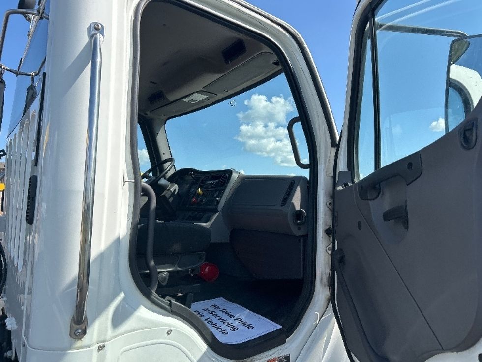 Day Cab Tractor-Heavy Duty Tractors-Freightliner-2019-M2-Windsor-WI-214,920\n\t\tmiles-$ 49,750 - Image 12