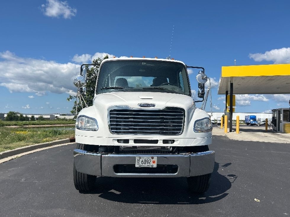 Day Cab Tractor-Heavy Duty Tractors-Freightliner-2019-M2-Windsor-WI-214,920\n\t\tmiles-$ 49,750 - Image 2