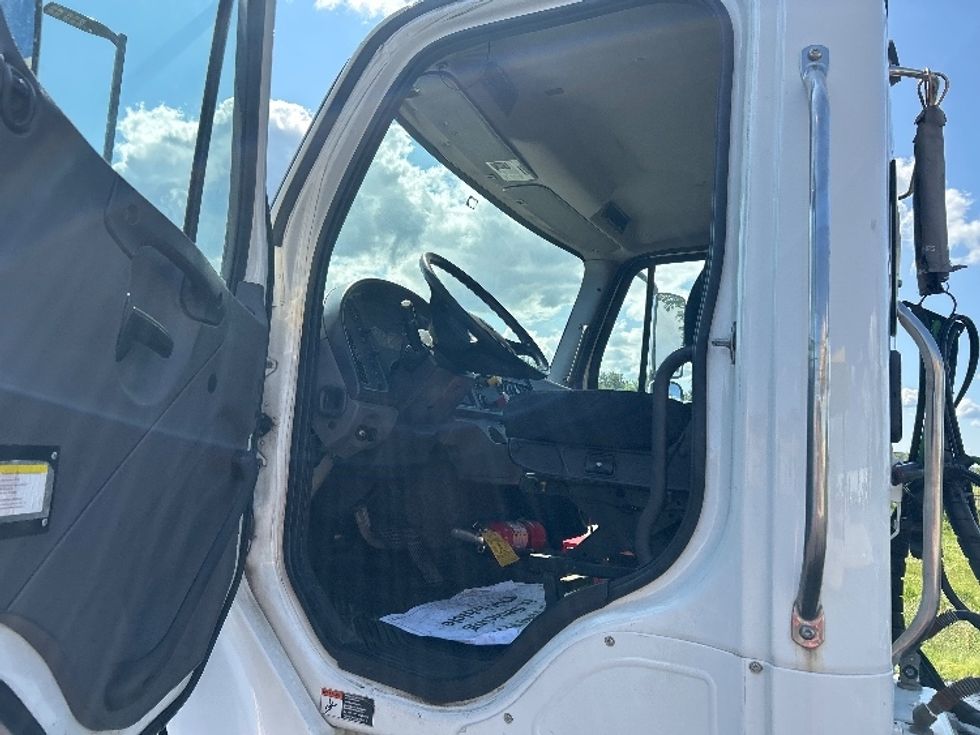 Day Cab Tractor-Heavy Duty Tractors-Freightliner-2019-M2-Windsor-WI-214,920\n\t\tmiles-$ 49,750 - Image 9